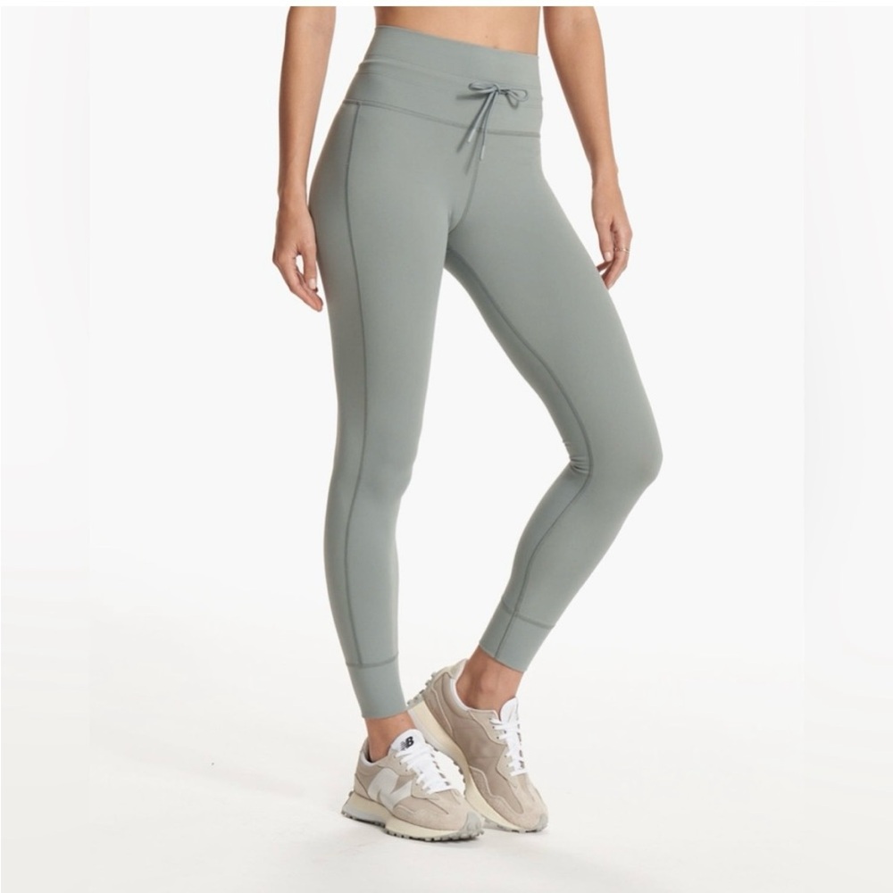 Vuori Daily Legging excellent condition size L color Fern